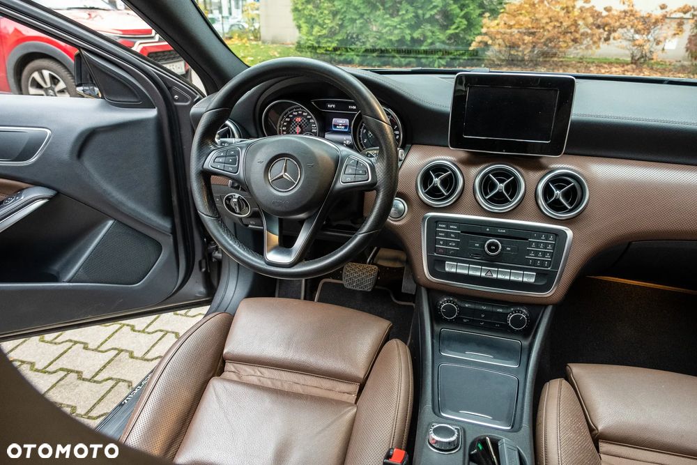 Mercedes-Benz Klasa A 180 7G-DCT Urban - 16