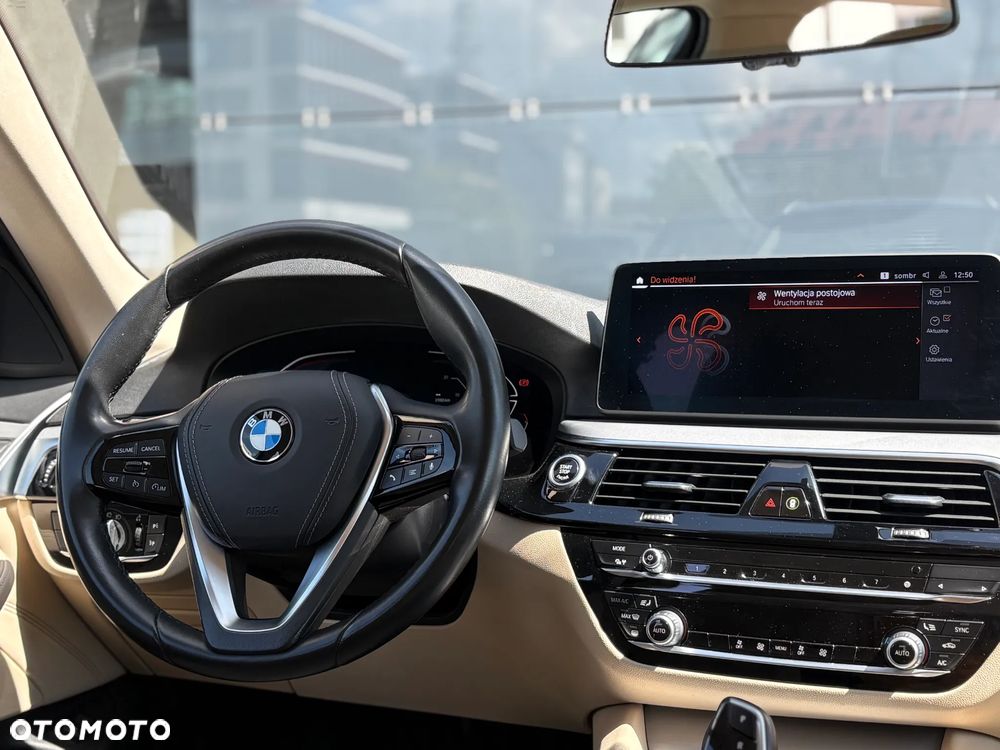 BMW Seria 5 520d xDrive Luxury Line sport - 36