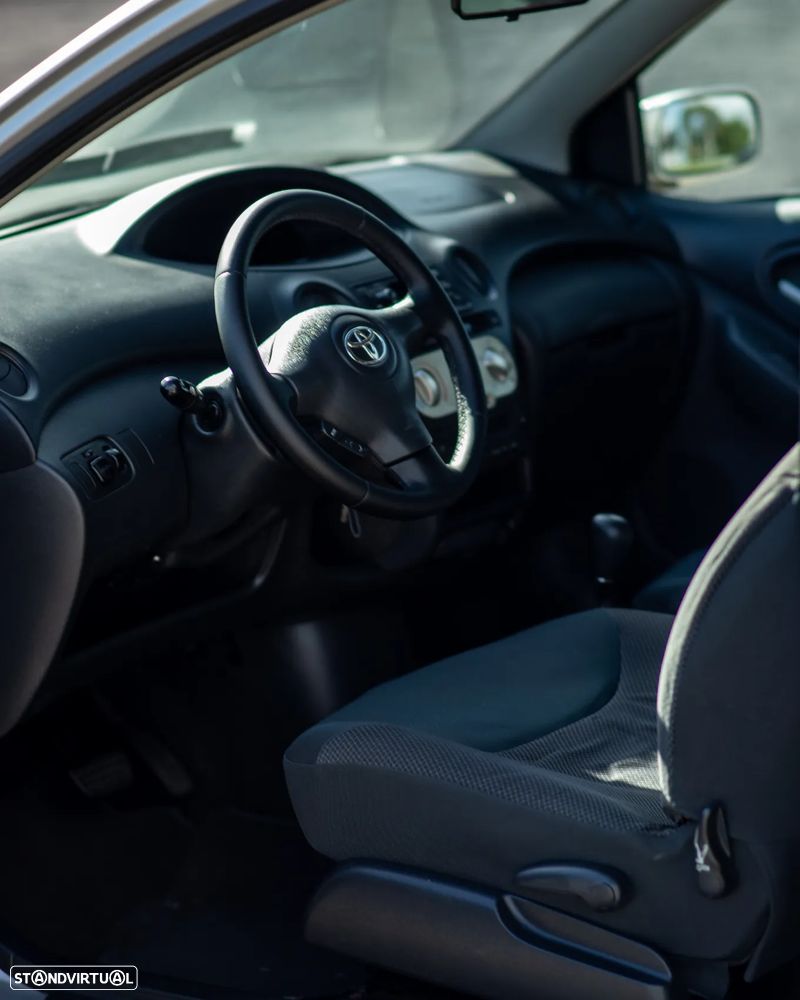 Toyota Yaris - 4