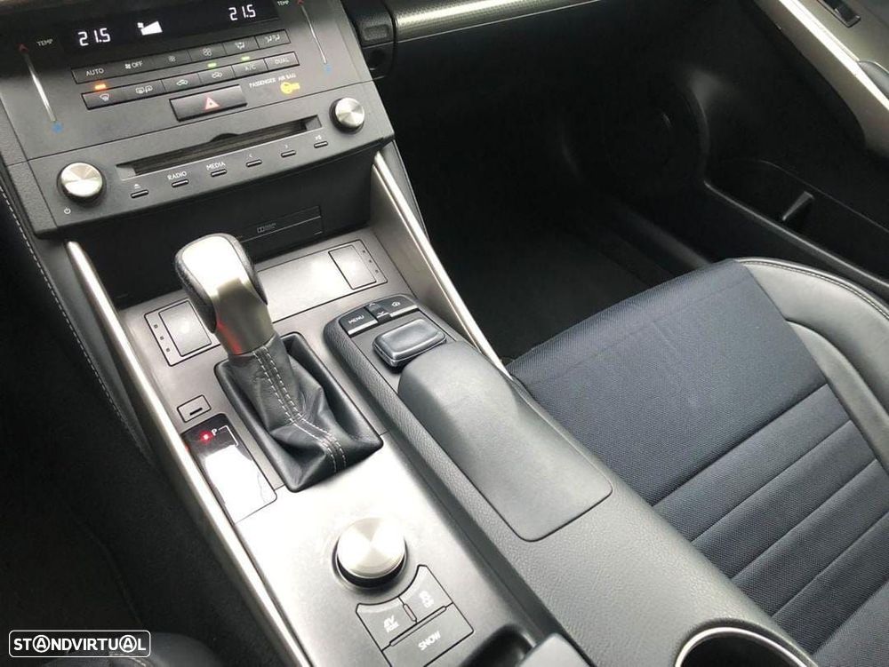 Lexus IS 300H F Sport - 16