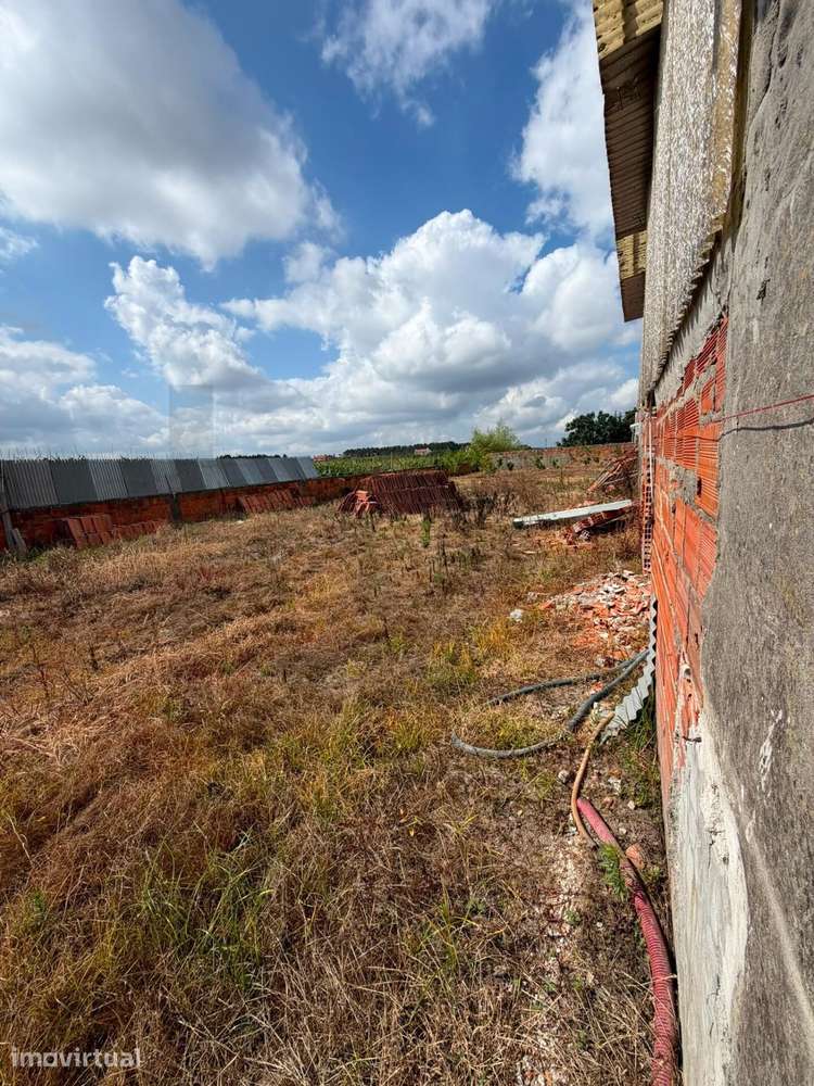 Moradia Térrea com Projeto Aprovado para 2 Moradias — A Poucos Minutos - Grande imagem: 4/12