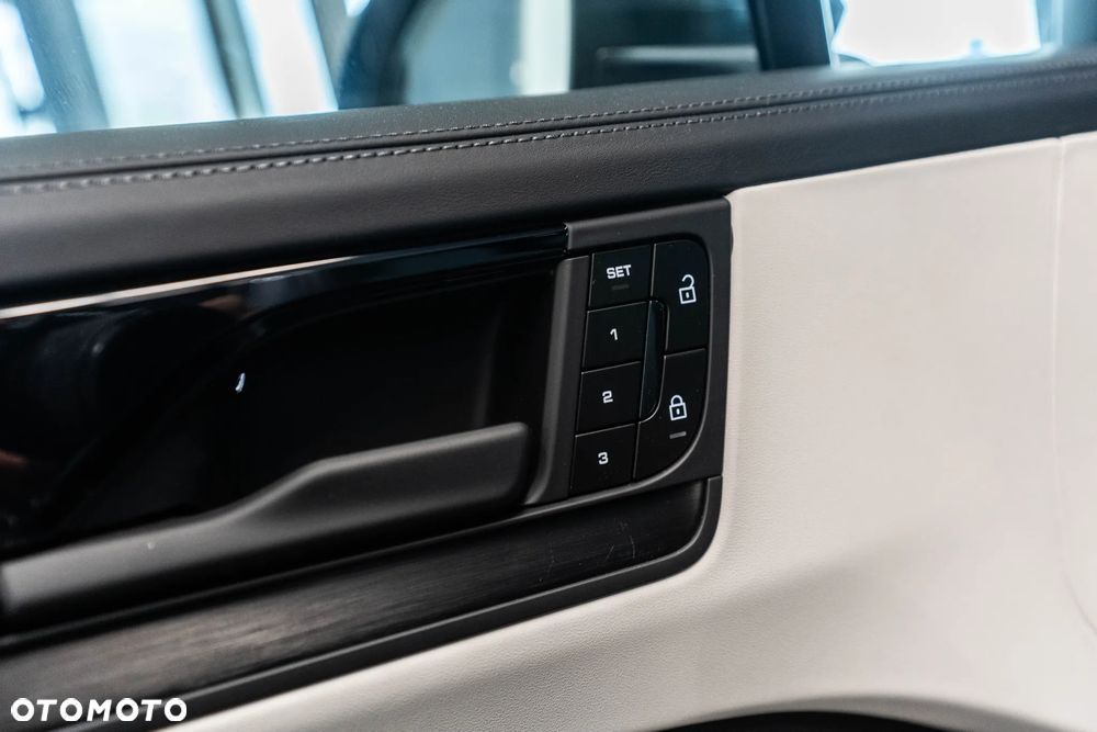 Porsche Cayenne E-Hybrid PHEV Black Edition - 26