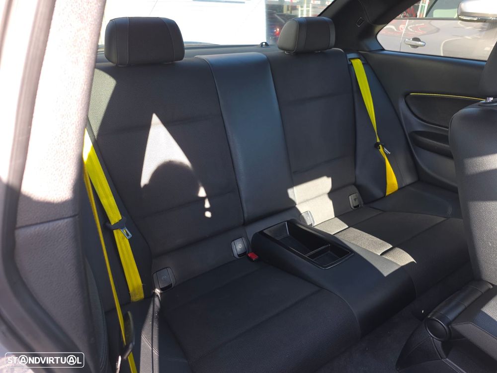 BMW 118 d Limited Edition Lifestyle c/ M Sport Pack - 32