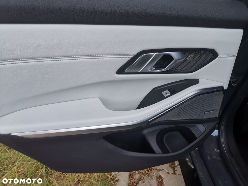 BMW M3 Competition M xDrive - 18