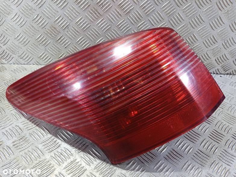 LAMPA LEWA TYLNA PEUGEOT 407 SW - 1