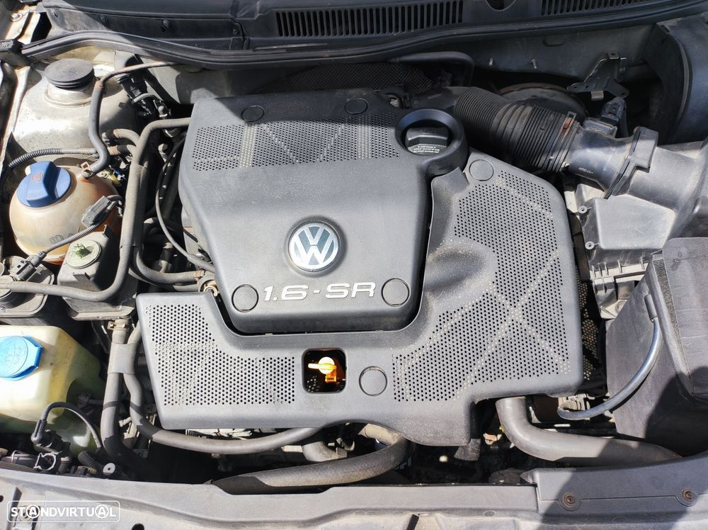 VW Golf 1.6i Highline EC - 24
