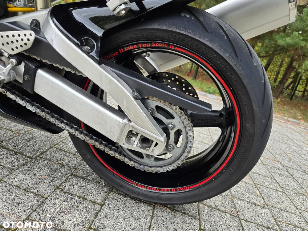 Yamaha R1 - 33