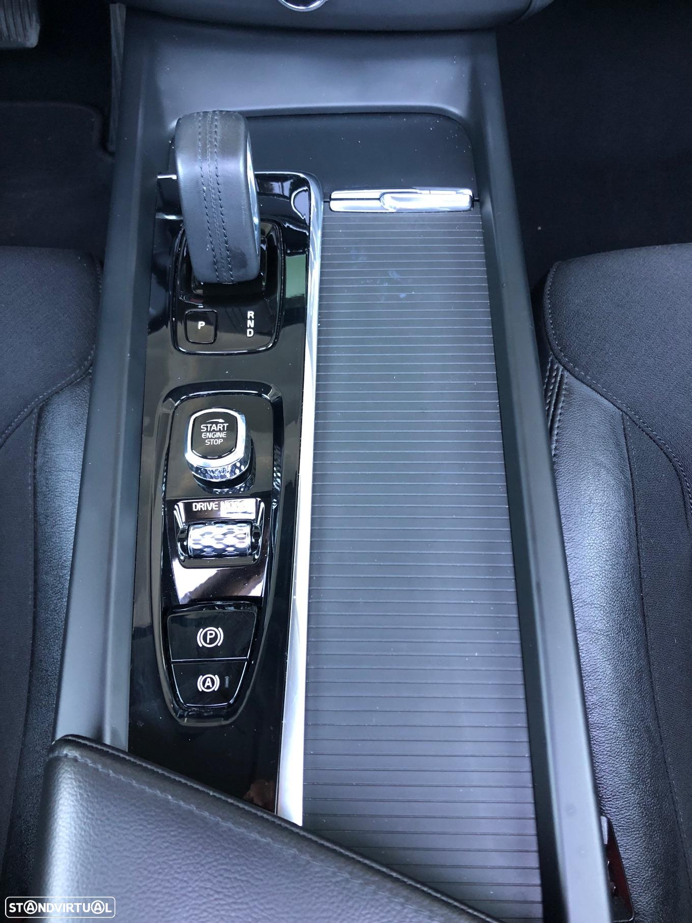 Volvo XC 60 2.0 T6 PHEV R-Design Expression AWD - 43
