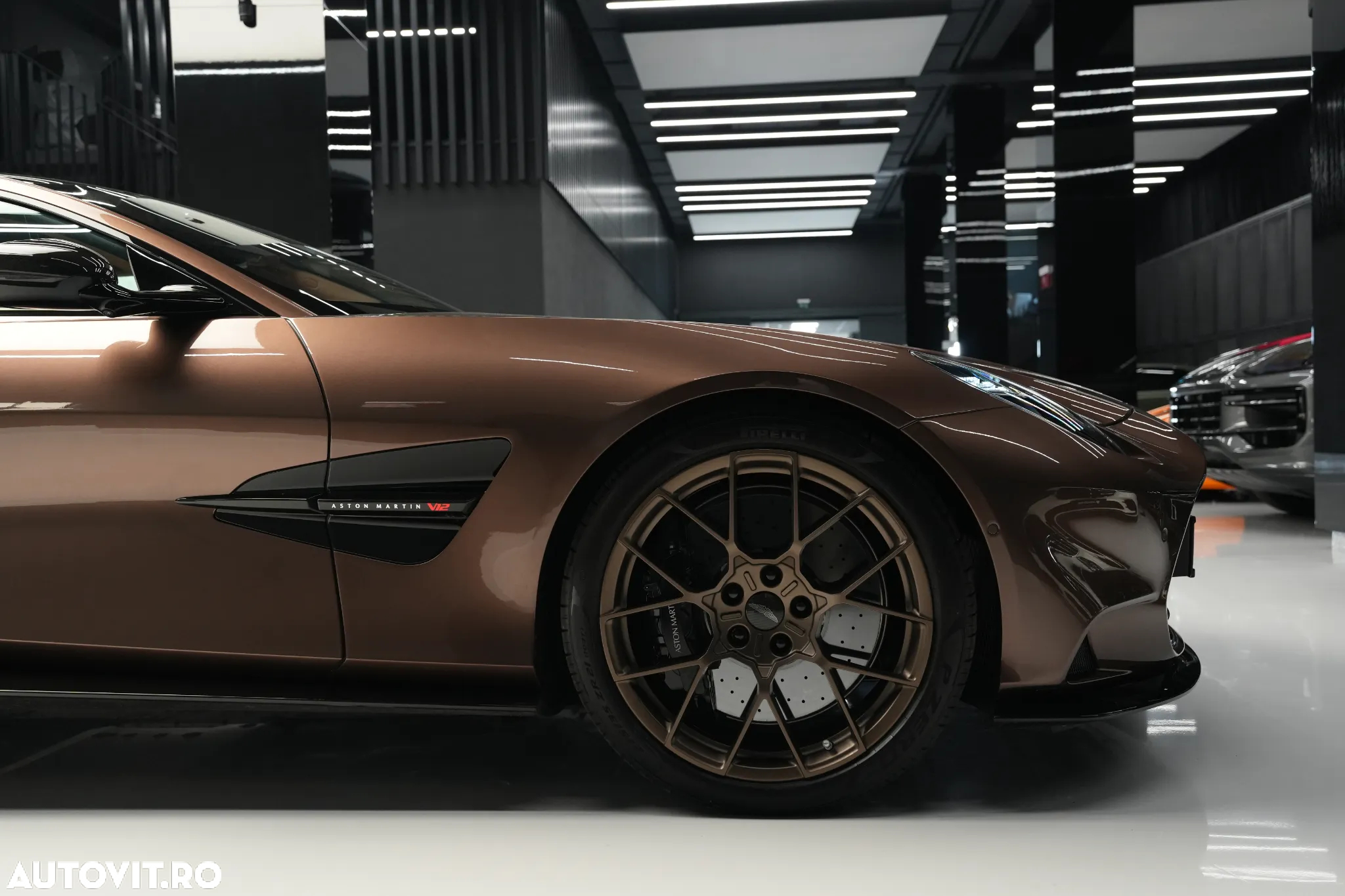 Aston Martin Vanquish - 40