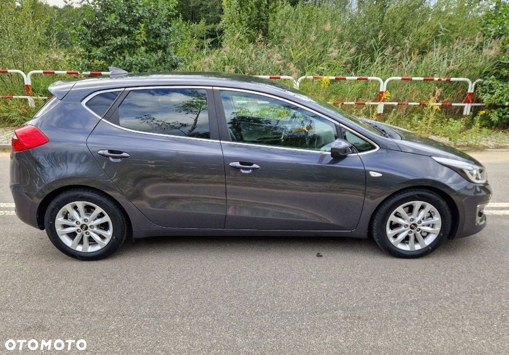 Kia Ceed - 10