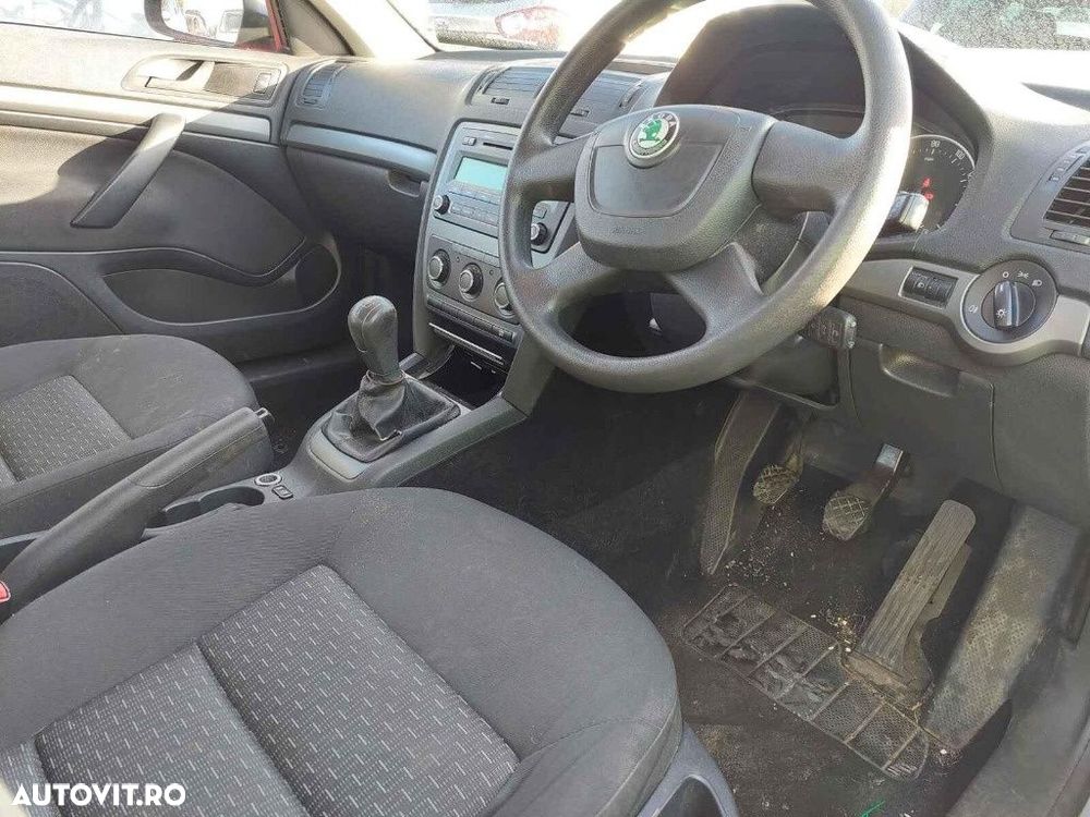 Cutie viteze manuala Skoda Octavia 2 2011 BERLINA 1.6 TDI - 8