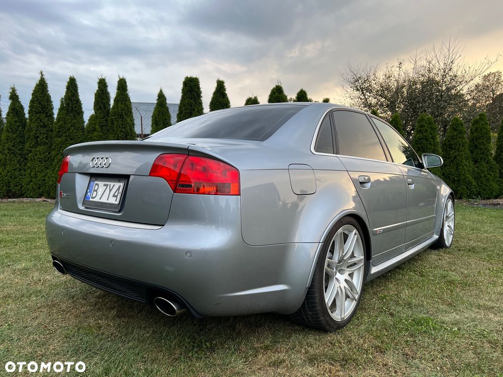 Audi RS4 Limousine - 10