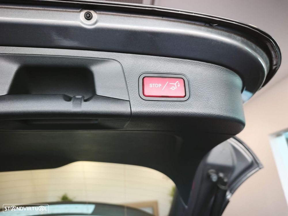 Mercedes-Benz GLA 250 e Progressive - 17