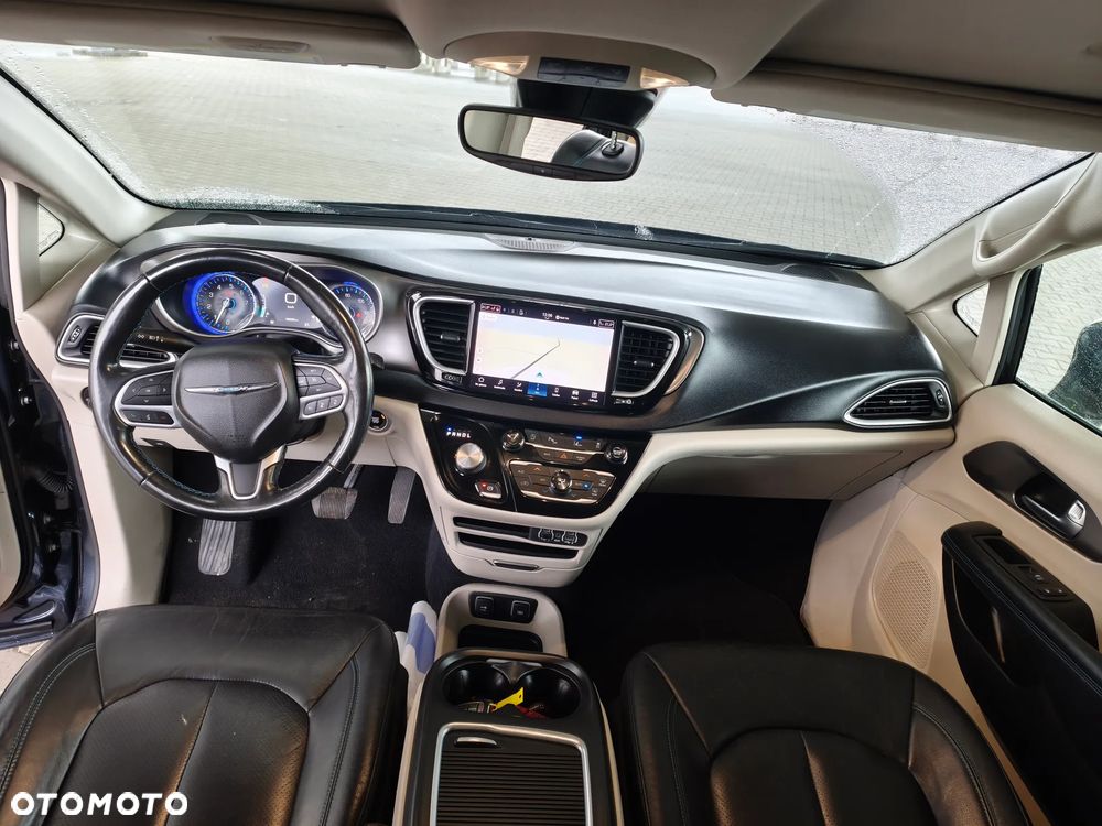 Chrysler Pacifica - 20