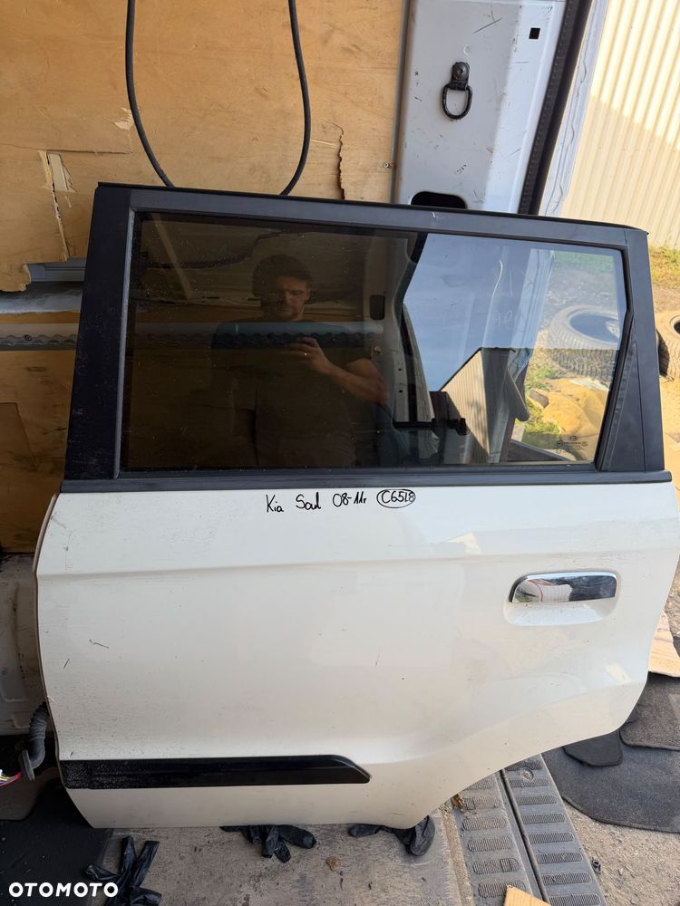 KIA SOUL 08-11R DRZWI TYLNE LEWE KOMPLETNE POZNAŃ GIEŁDA