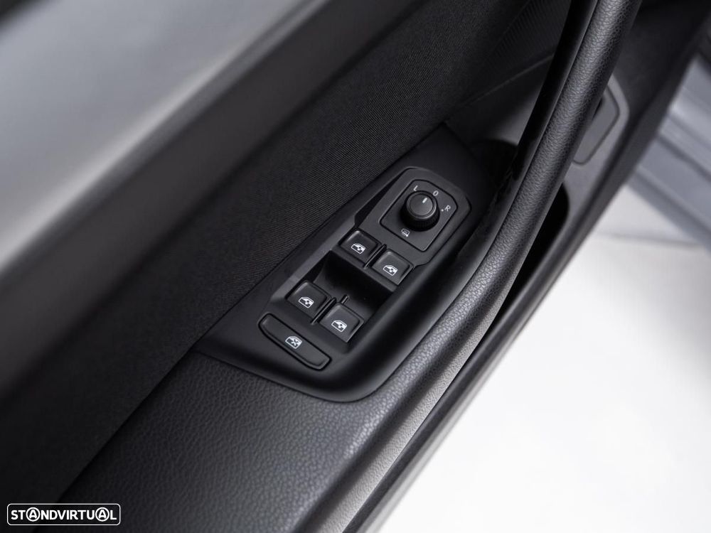 VW Passat Variant 2.0 TDI Business DSG - 14