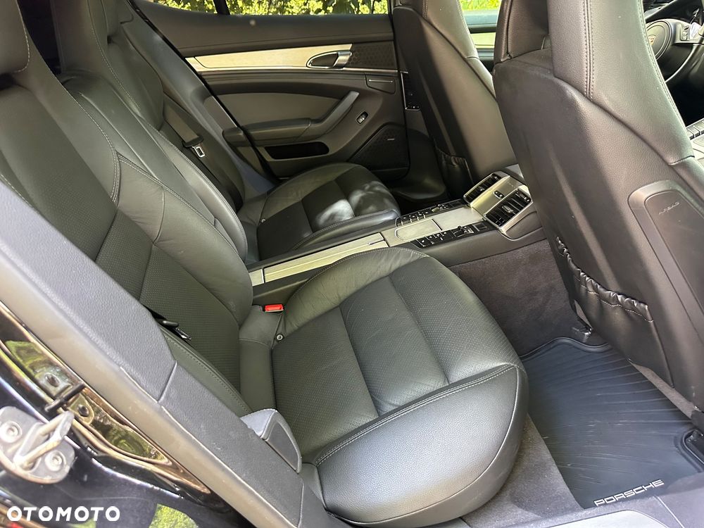Porsche Panamera 4S PDK - 11