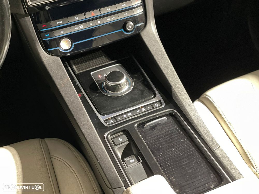 Jaguar F-Pace 2.0 i4D Portfolio Aut. - 34