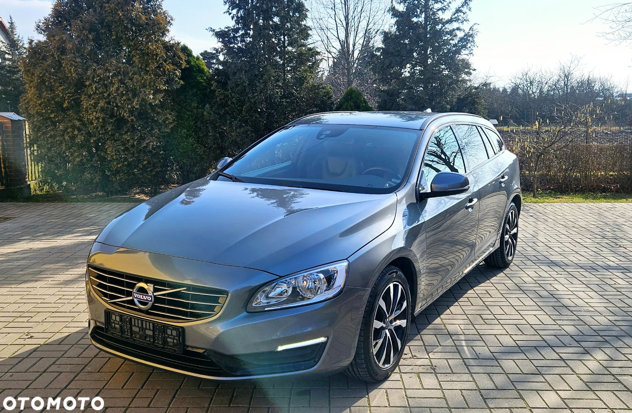Volvo V60 D2 Drive-E Dynamic Edition (Kinetic) - 1