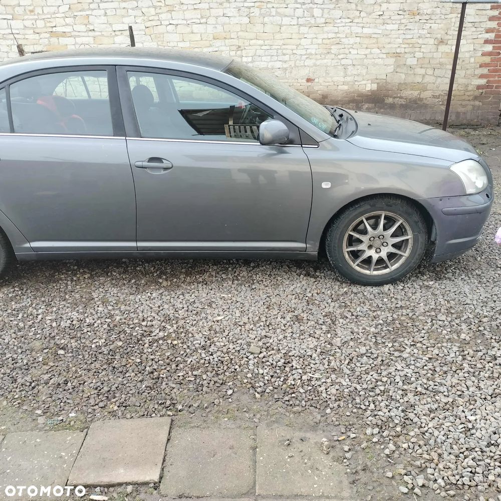 Toyota Avensis - 2