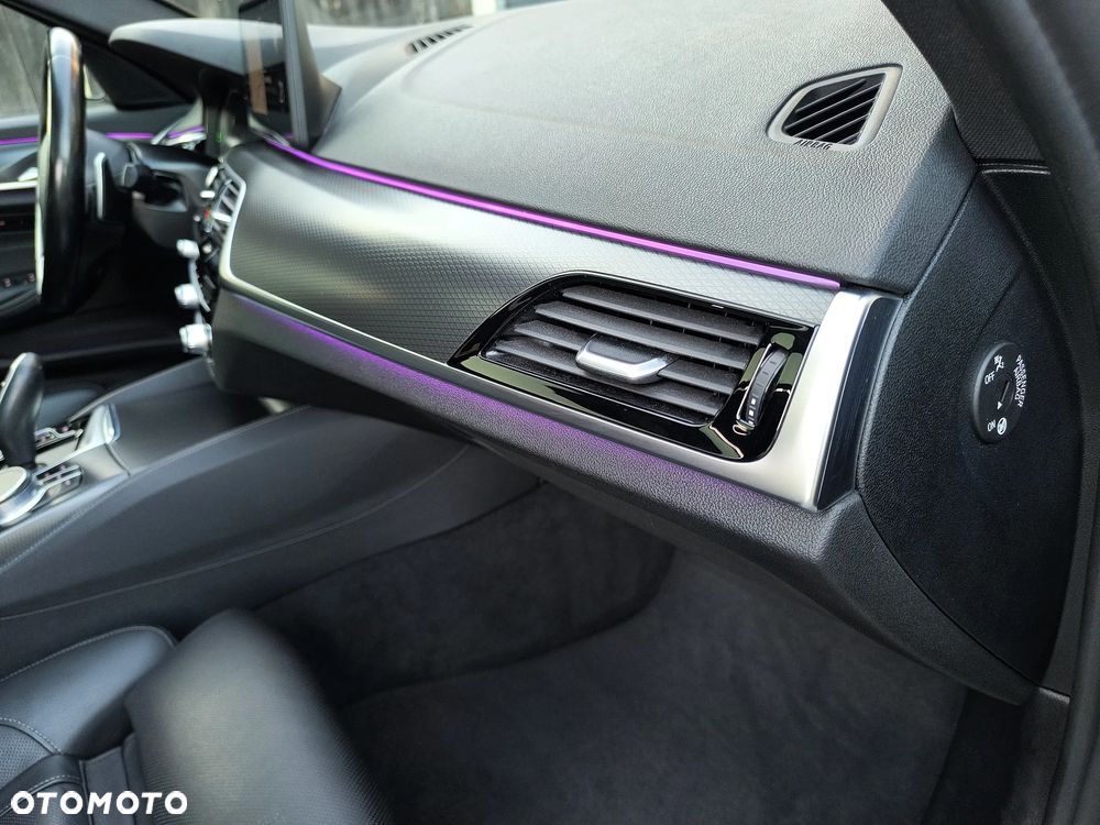 BMW Seria 5 530d xDrive M Sport Edition - 29