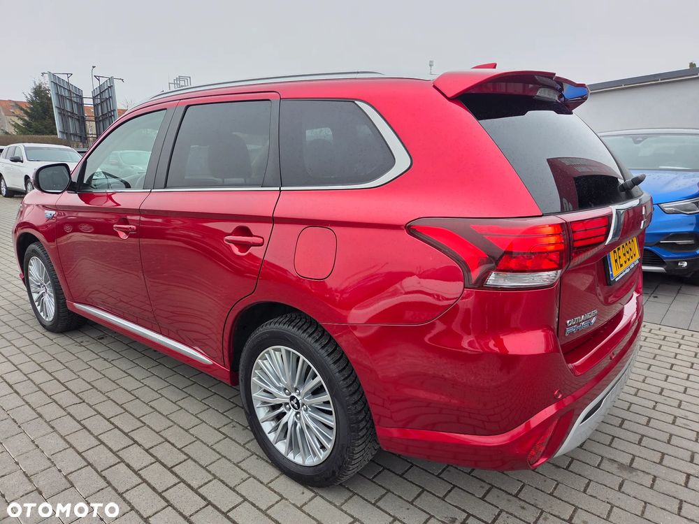 Mitsubishi Outlander - 4