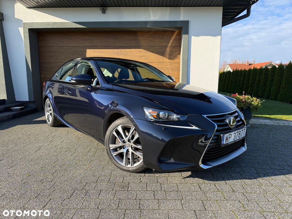 Lexus IS 200t / 300 Black