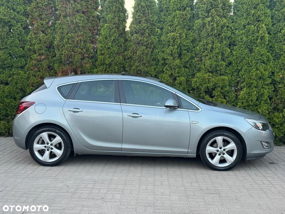 Opel Astra 1.6 Design Edition - 11