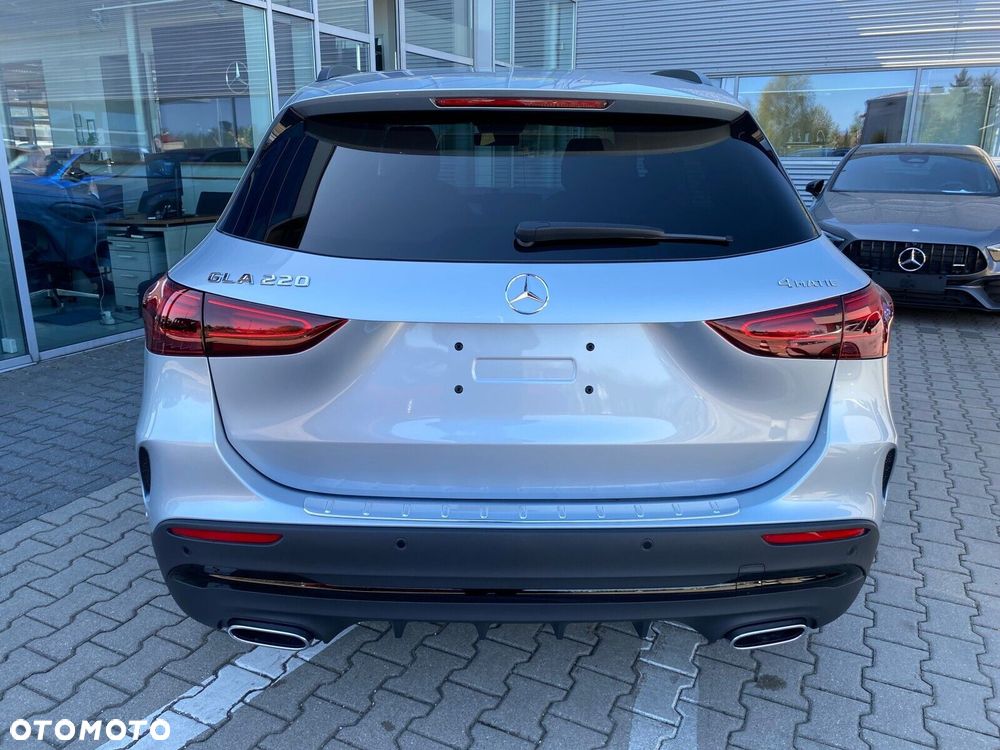 Mercedes-Benz GLA - 3
