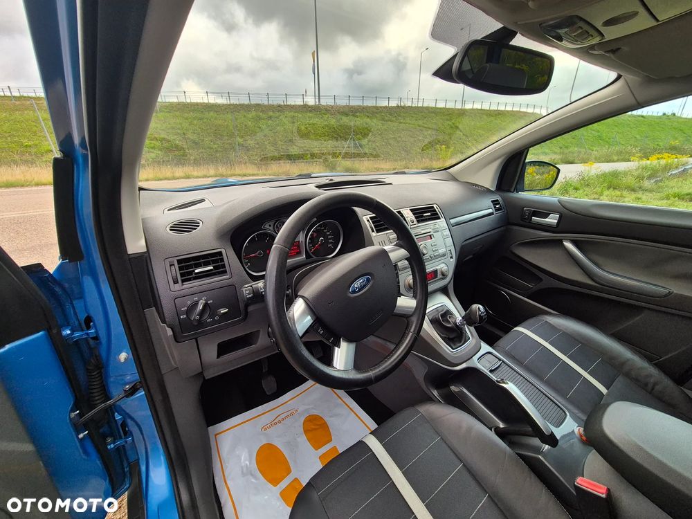 Ford Kuga 2.0 TDCi 2x4 Titanium - 30