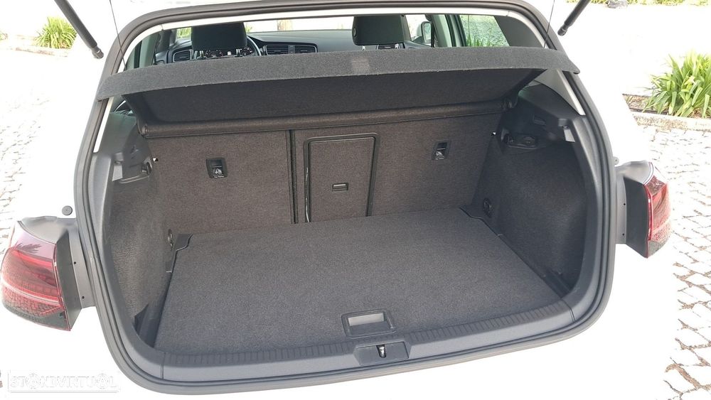 VW Golf 1.5 eTSI R-Line DSG - 32
