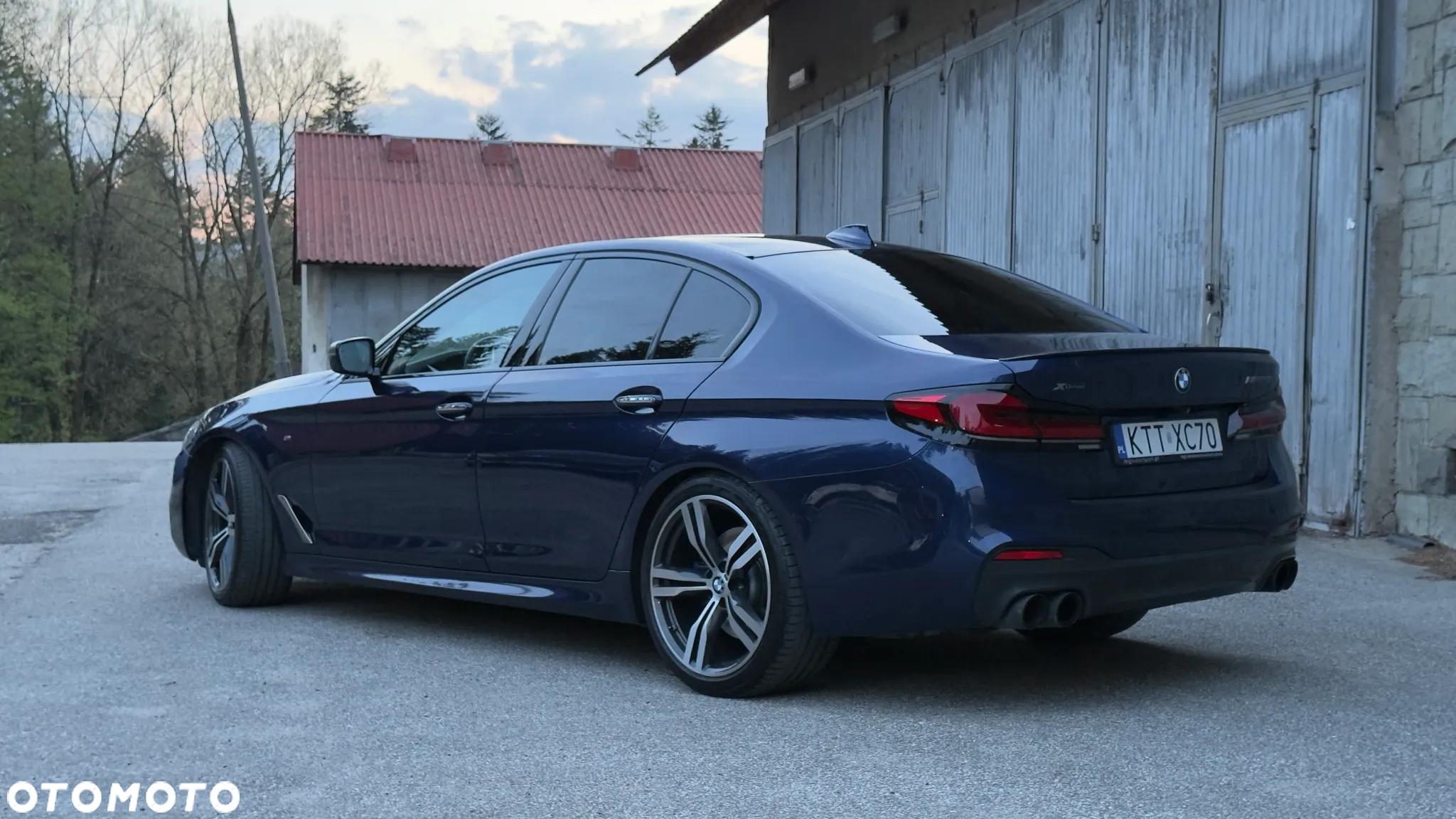 BMW Seria 5 M550i xDrive sport - 9