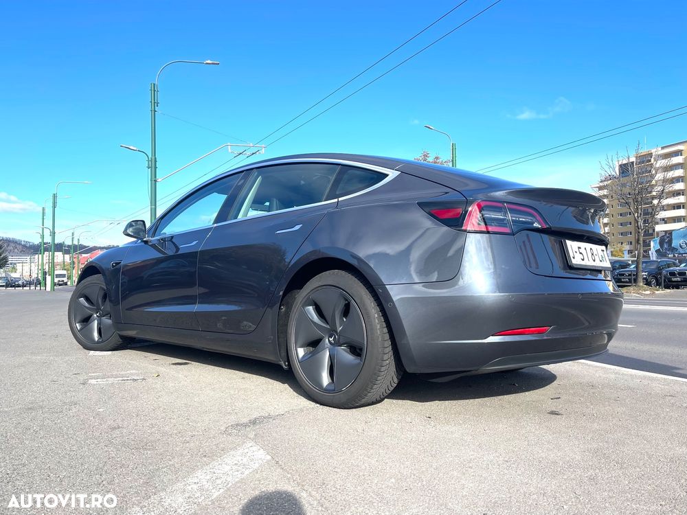 Tesla Model 3 - 4