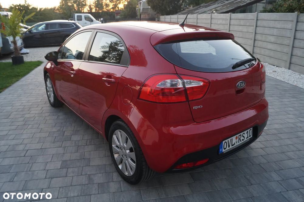 Kia Rio - 33