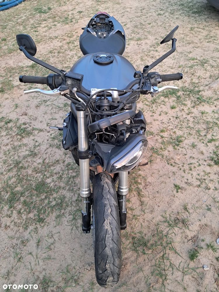 Triumph Street Triple - 7