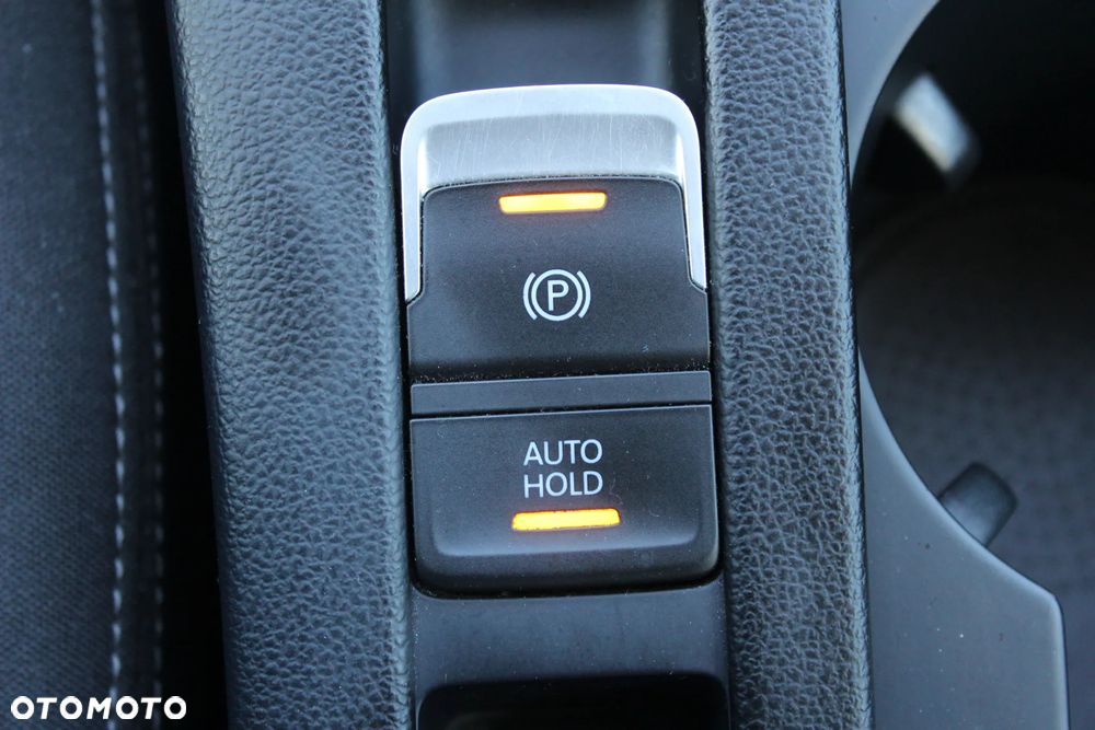 Volkswagen Passat Variant 1.6 TDI (BlueMotion Technology) Comfortline - 24