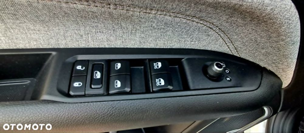 Jeep Compass - 34