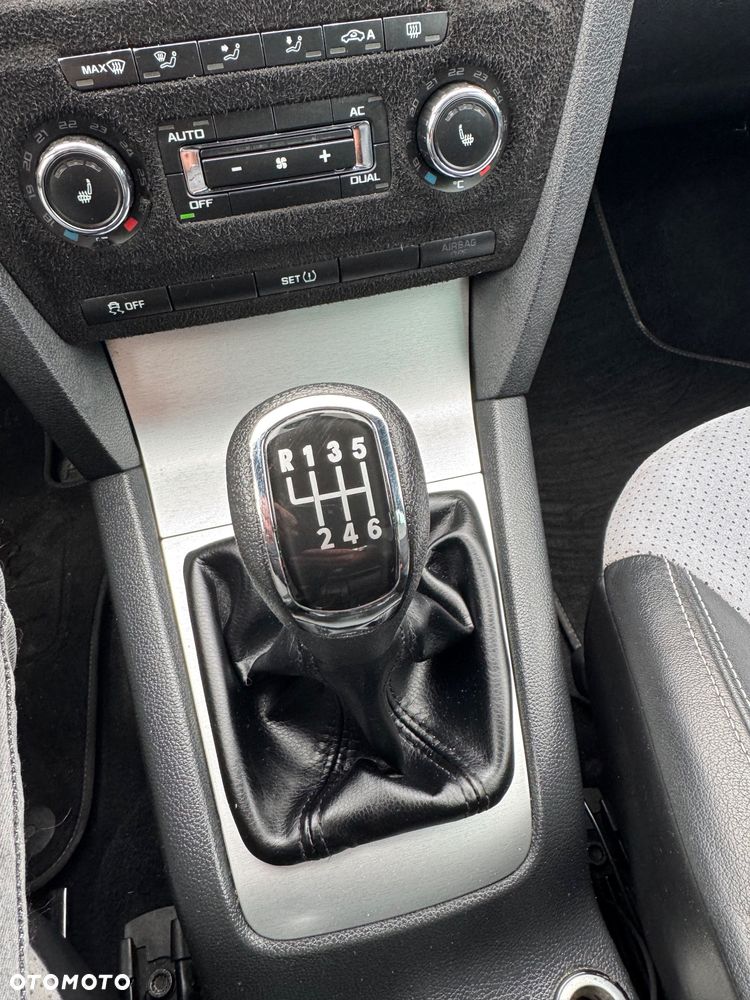 Skoda Octavia 2.0 TDI CR DPF RS - 35