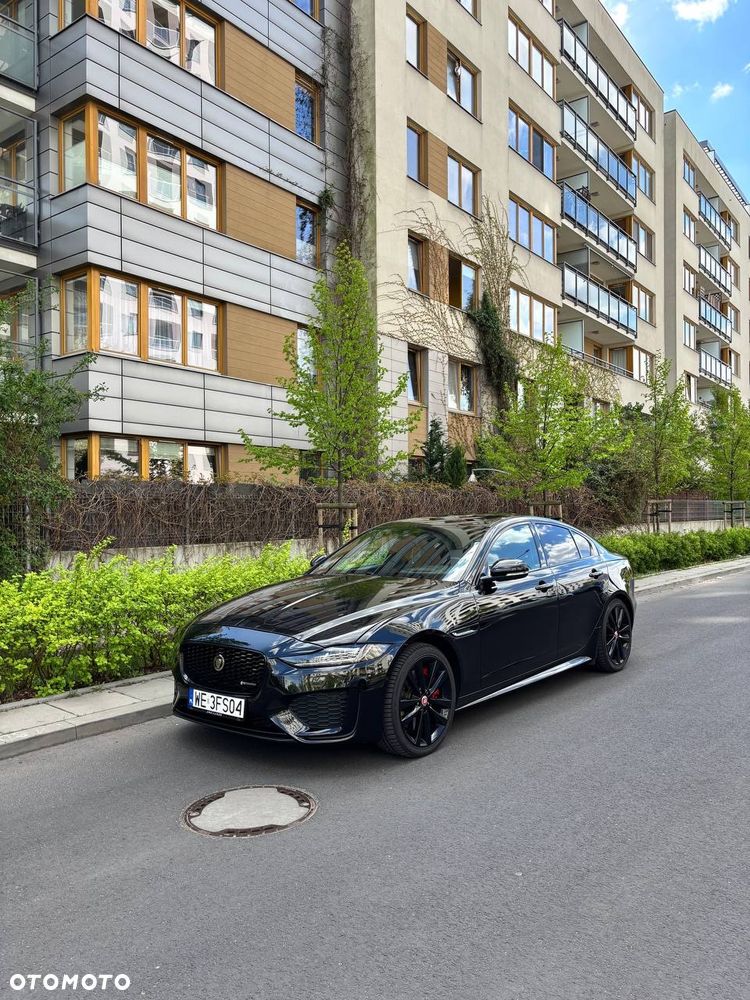 Jaguar XE 2.0 P300 AWD R-Dynamic HSE - 1