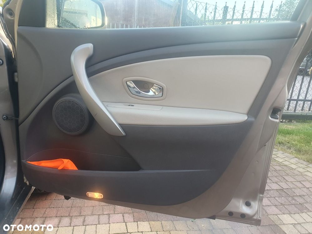Renault Fluence 1.6 16V Privilege - 13