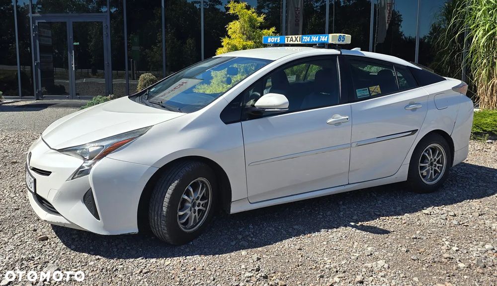 Toyota Prius Hybrid - 1