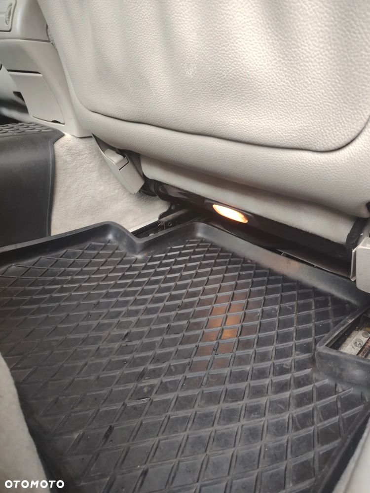 Mercedes-Benz Klasa E 220 CDI Automatik Avantgarde DPF - 15