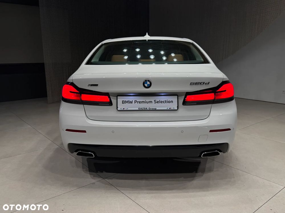 BMW Seria 5 520d xDrive - 6