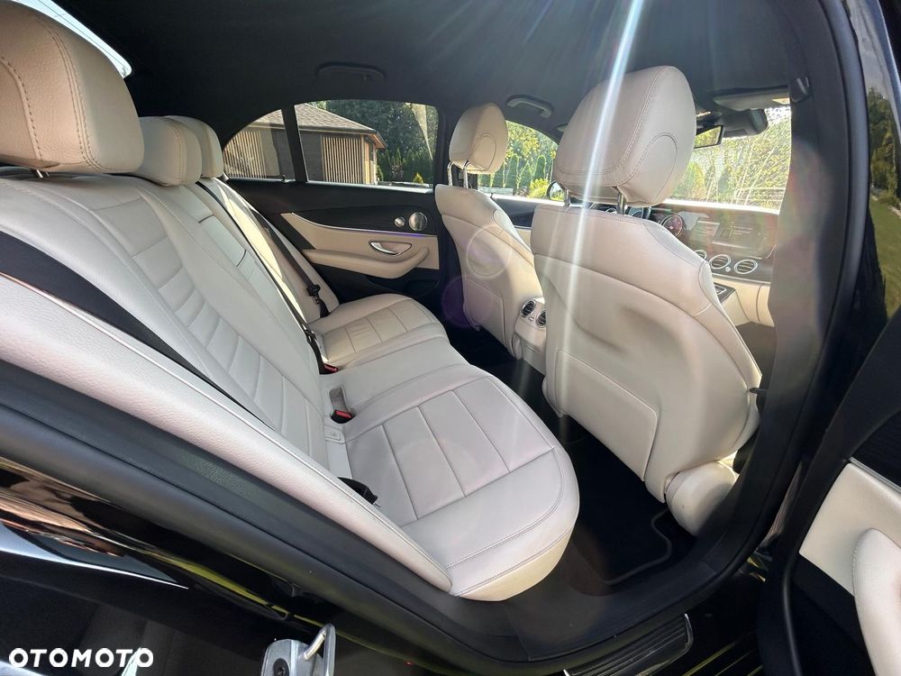 Mercedes-Benz Klasa E 220 d 4-Matic 9G-TRONIC - 16