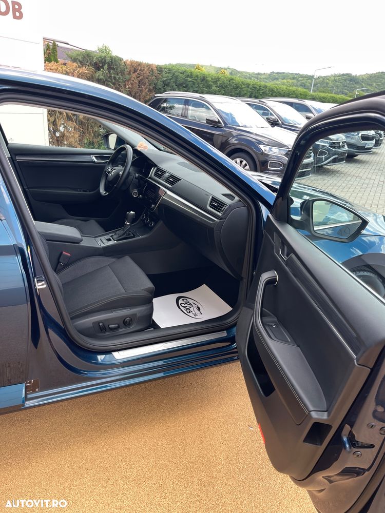 Skoda Superb 2.0 TDI DSG Premium Edition - 22