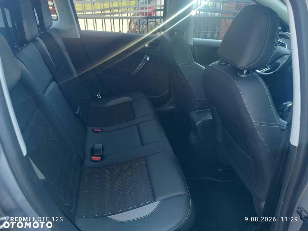 Peugeot 2008 1.5 BlueHDi Allure S&S - 27