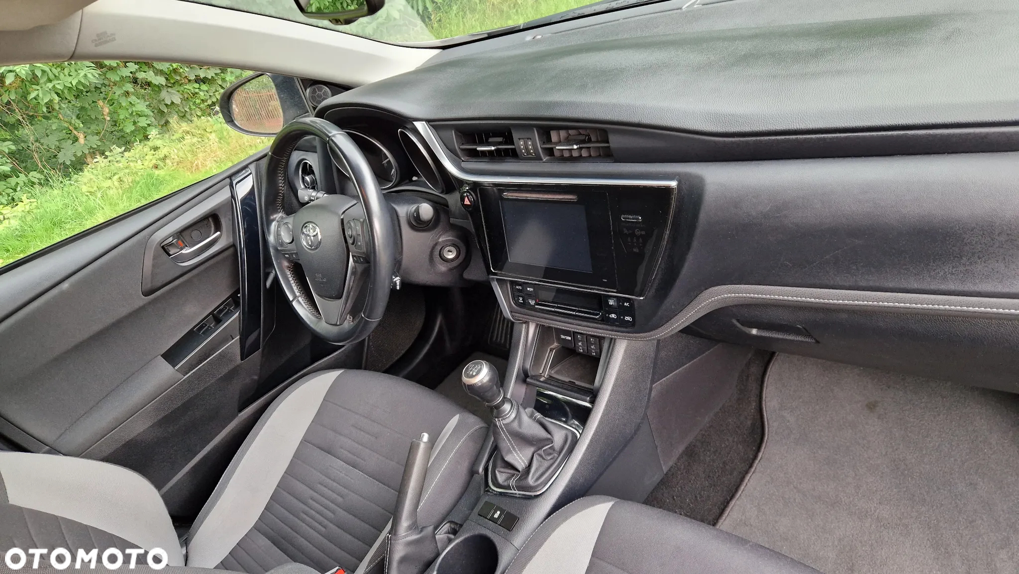Toyota Auris 1.6 Premium - 12