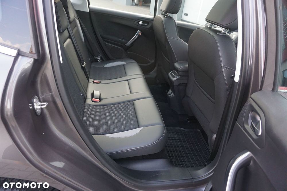 Peugeot 2008 1.6 BlueHDi Allure S&S - 21