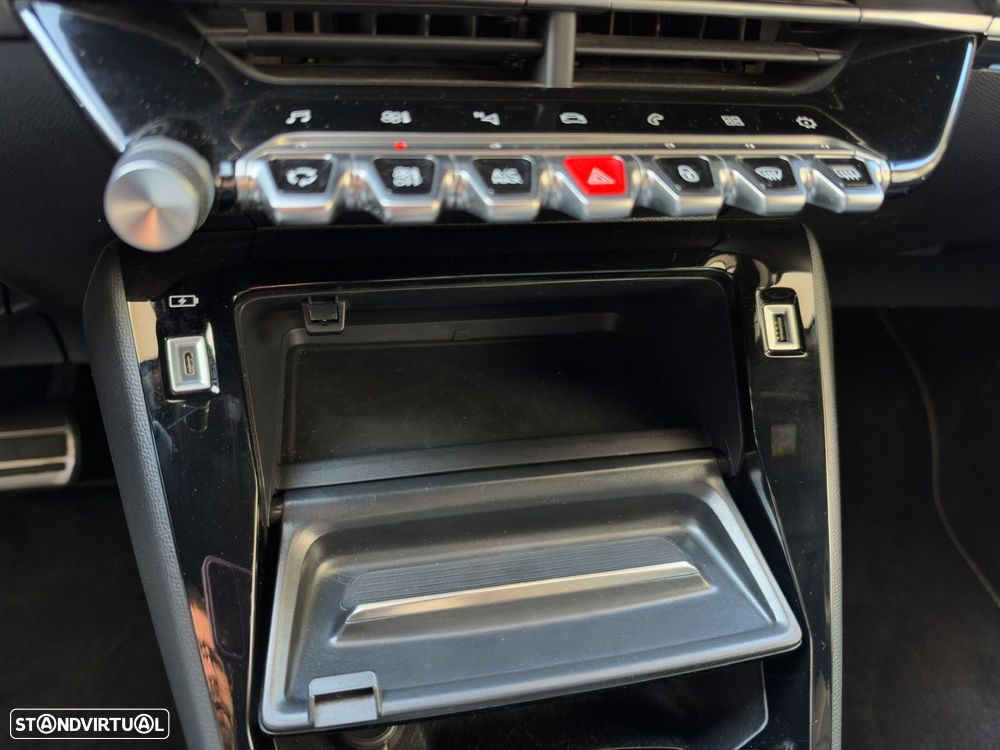 Peugeot 2008 1.2 PureTech GT Pack EAT8 - 14