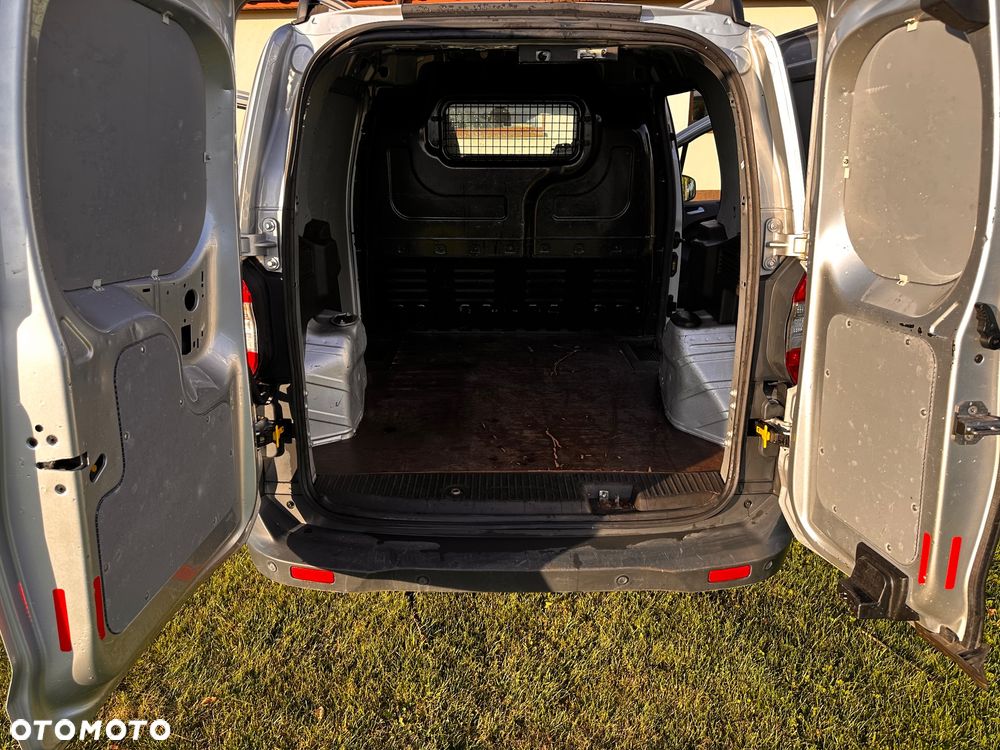 Ford Transit Courier - 15